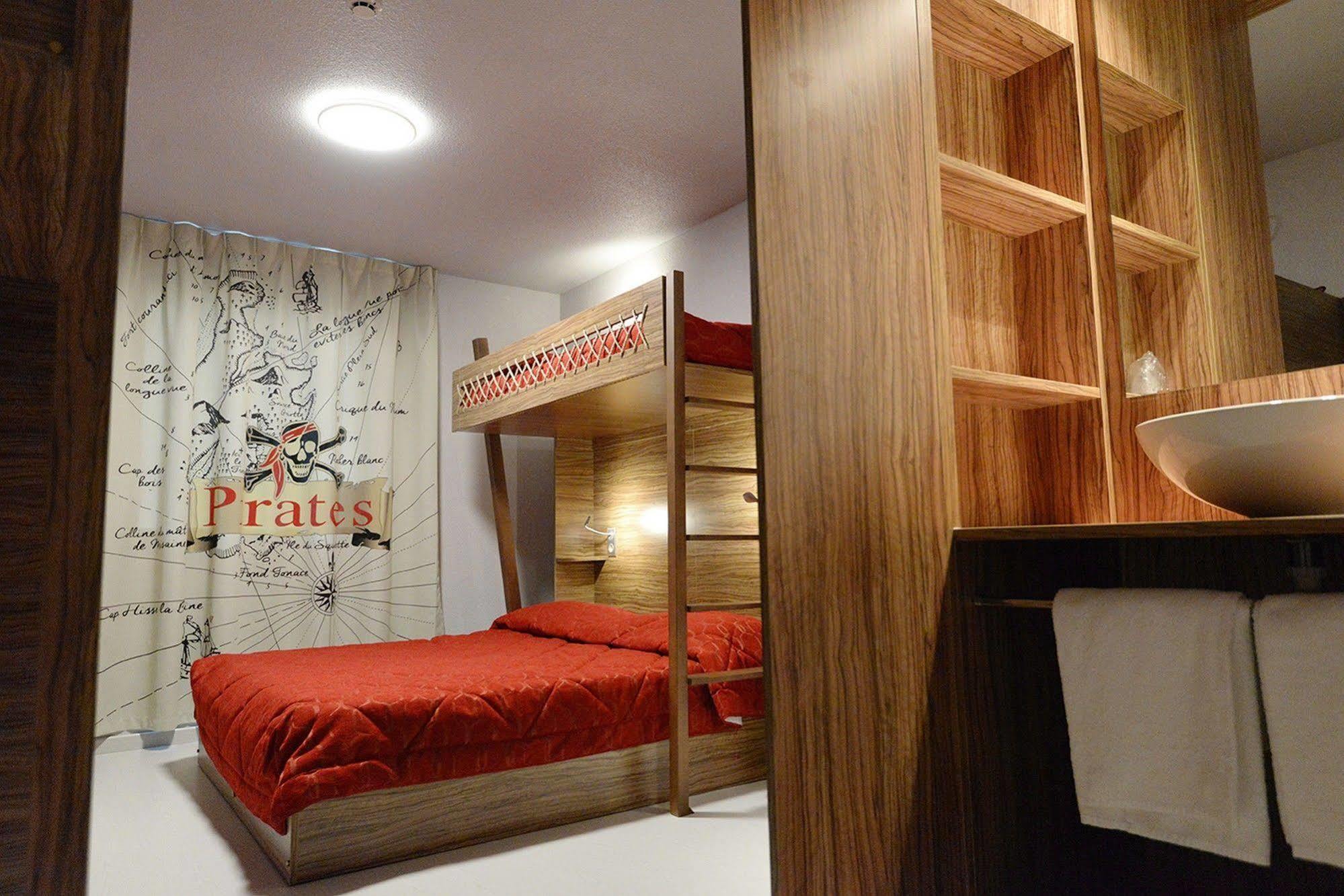 אלבי Hotel Brasserie Du Parc מראה חיצוני תמונה